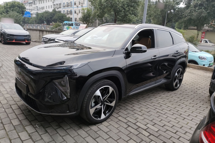 吉利银河 银河L7 2024款 1.5T 115km 星舰 龙腾版车身外观4