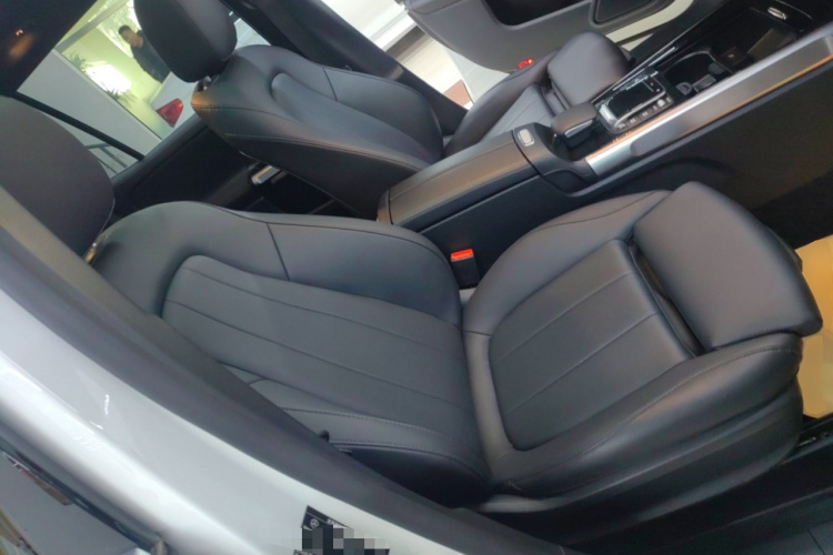 奔驰GLB 2023款 GLB 220 时尚型局部细节41