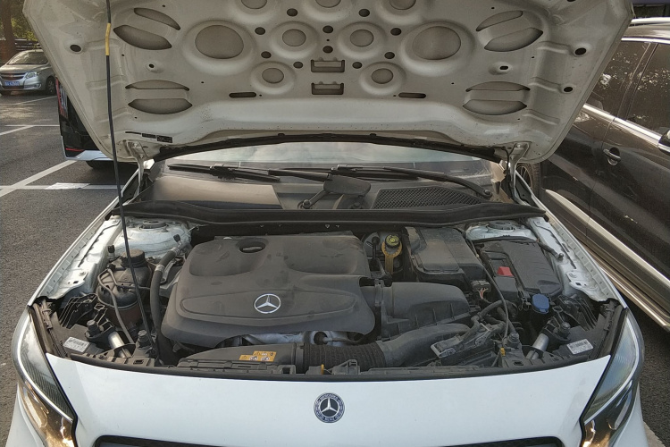 奔驰GLA 2019款 GLA 200 动感型机舱底盘24