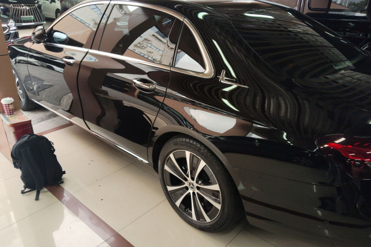 奔驰E级新能源 2022款 改款 E 350 e L 插电式混合动力运动轿车车身外观6003