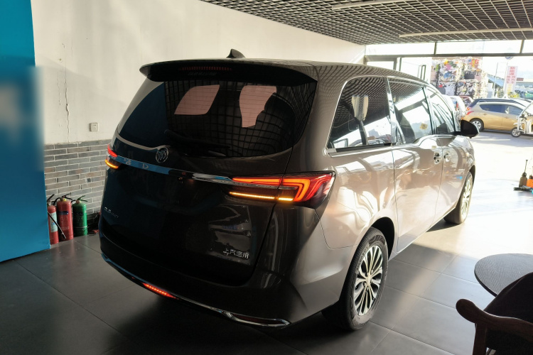 别克GL8 2021款 陆上公务舱 652T 舒适型车身外观7