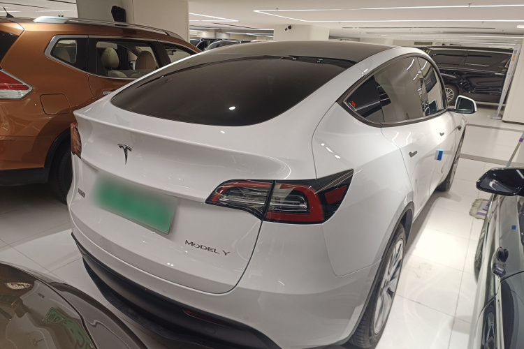 特斯拉 Model Y 2022款 改款 长续航全轮驱动版车身外观7