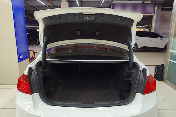 宝马3系 2015款 320Li 超悦版豪华设计套装局部细节23