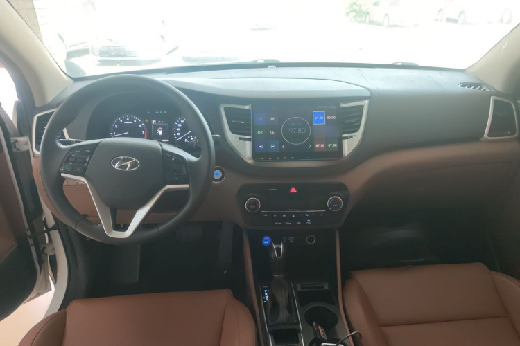 现代 途胜 2015款 1.6T 双离合两驱智能型中控内饰7002