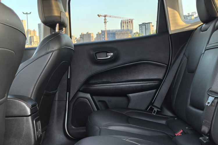 Jeep 指南者 2019款 220T 自动悦享版中控内饰7002