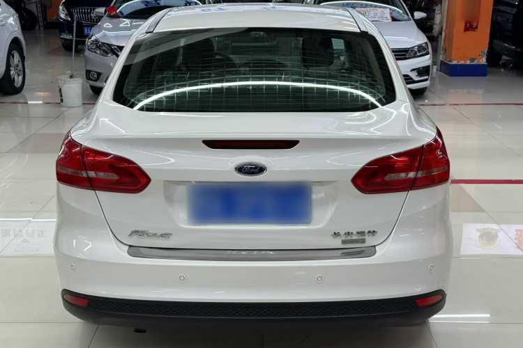 福特 福克斯 2015款 三厢 EcoBoost 125 自动超能风尚型车身外观6008