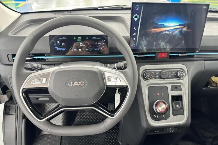 江汽集团 Van宝路 2024款 V8追梦版 宁德时代中控内饰7002