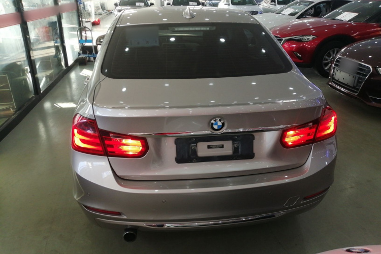 宝马3系 2015款 320Li 超悦版时尚型车身外观6