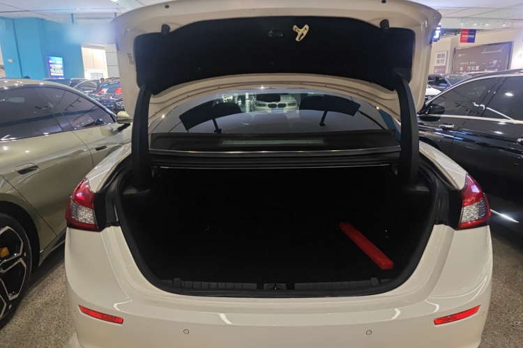 玛莎拉蒂 Ghibli 2014款 3.0T 标准版机舱底盘23