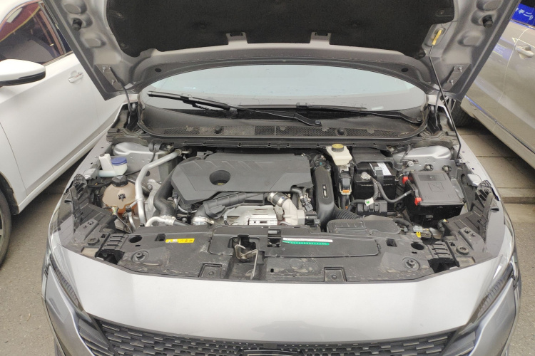 标致408 2022款 1.6T 追光版机舱底盘24