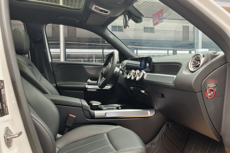 奔驰GLB 2022款 GLB 220 动感型局部细节41