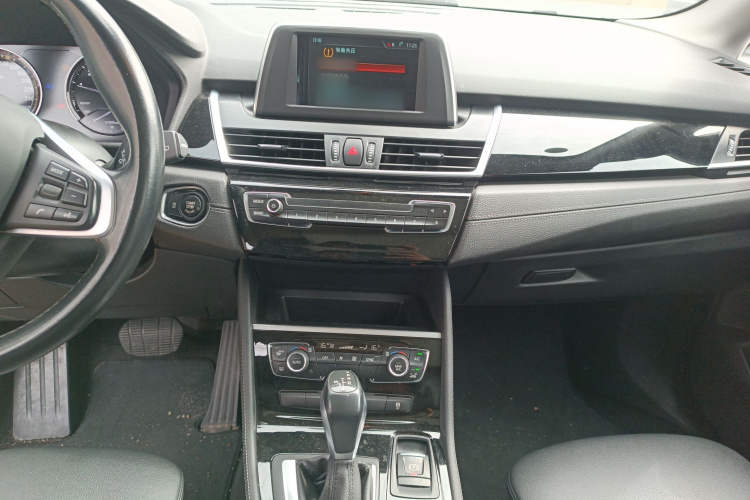 宝马2系旅行车 2018款 218i 尊享型运动套装局部细节16