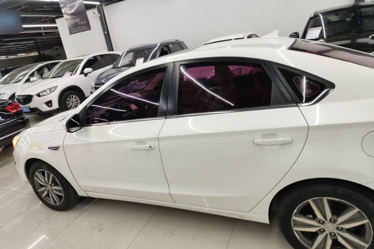 长安 逸动 2015款 1.6L 自动豪华型车身外观4