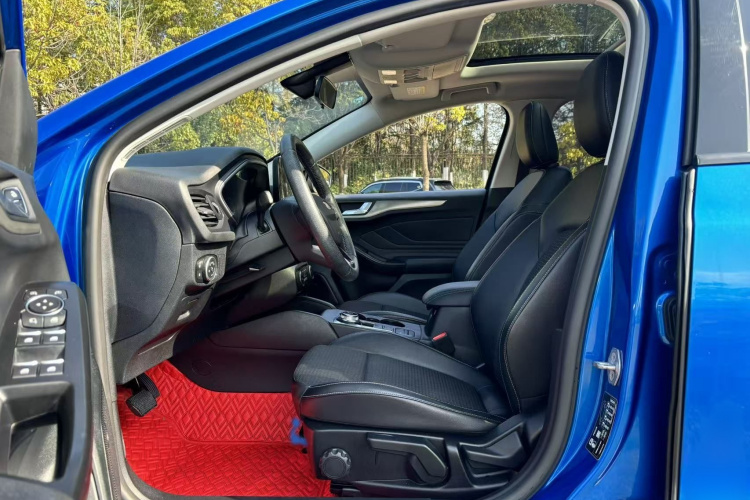 福特 福克斯 2020款 两厢 EcoBoost 180 自动锋潮型中控内饰7005