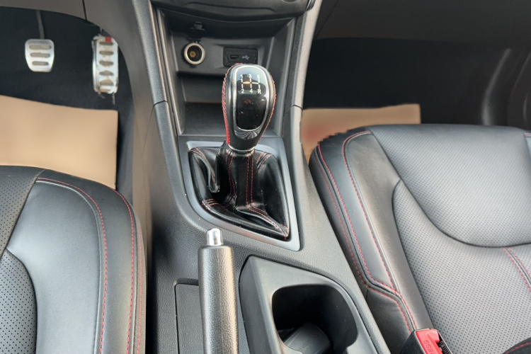 奇瑞 艾瑞泽5 2018款 1.5L 手动致敬青春版局部细节18