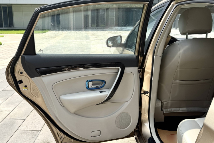 东风风神A60 2016款 1.6L 自动豪华型中控内饰7009