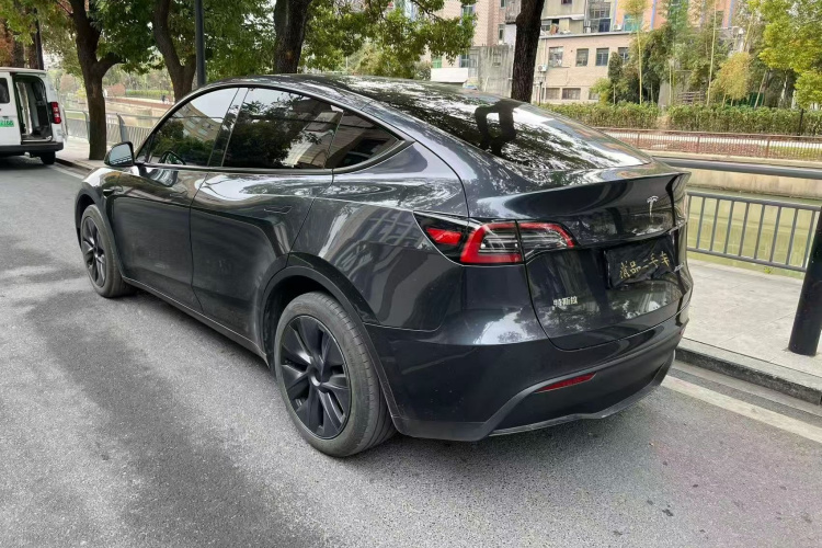 特斯拉 Model Y 2024款 后轮驱动版车身外观6006