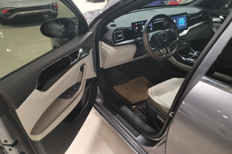 比亚迪 秦PLUS 2023款 冠军版 EV 420KM领先型中控内饰20