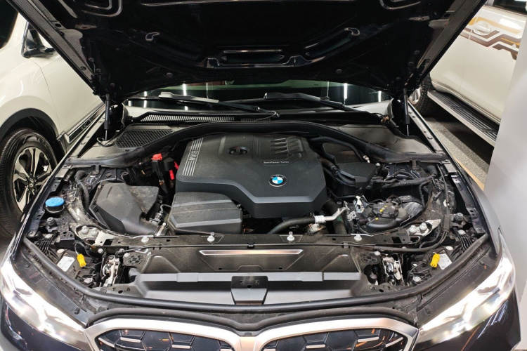 宝马3系 2025款 325Li M运动套装机舱底盘24