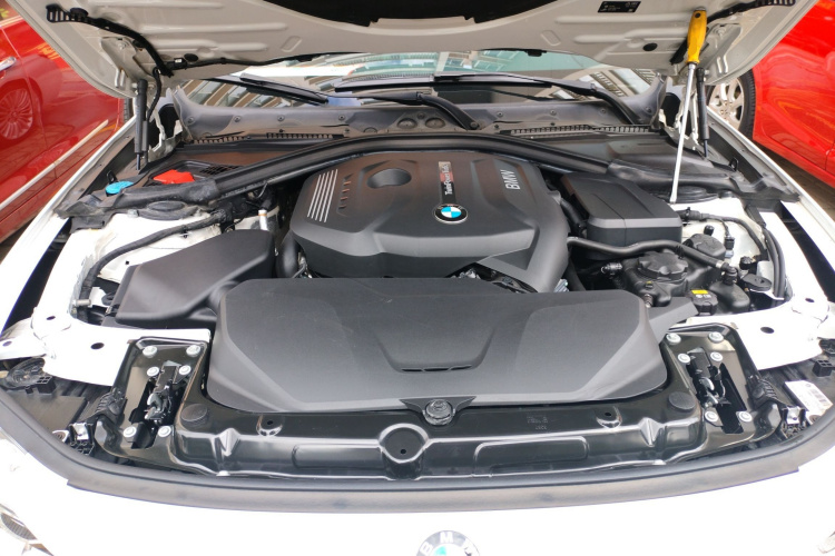 宝马3系 2018款 320Li 领先型M运动套装机舱底盘24