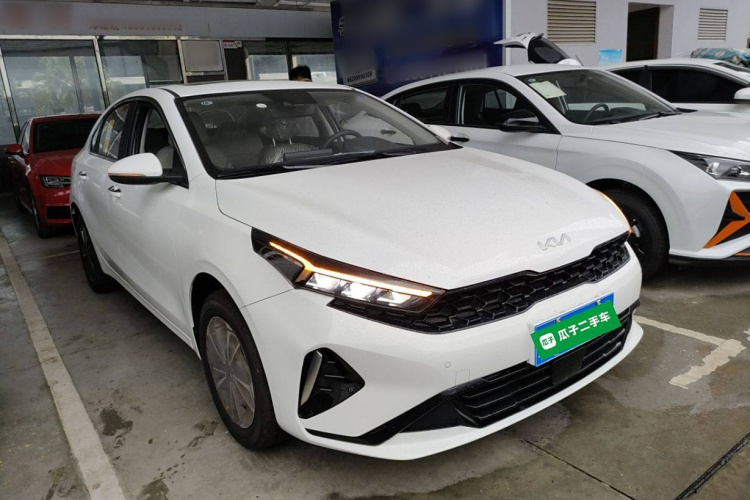 起亚K3 2024款 1.5L CVT豪华智享版车身外观3
