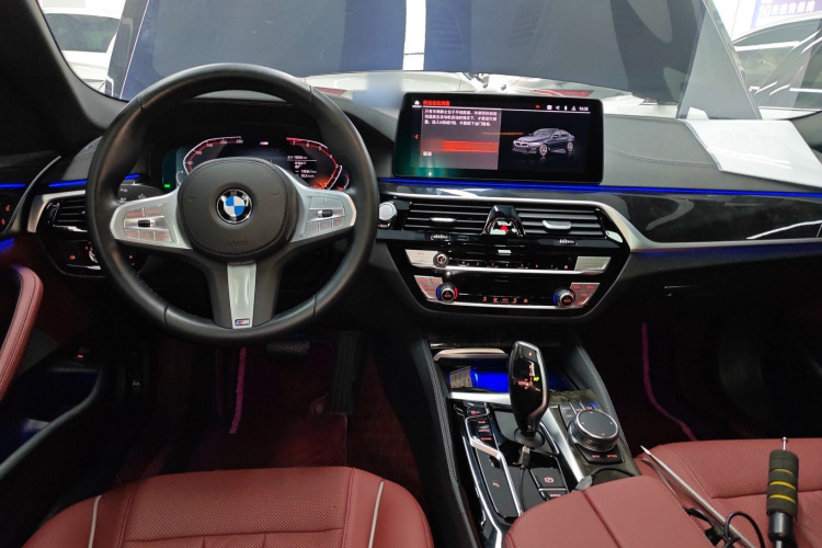 宝马5系 2022款 改款二 525Li M运动套装中控内饰7002