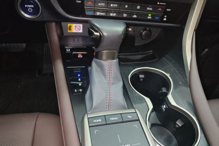 雷克萨斯RX  改款 450h 四驱典雅版局部细节18