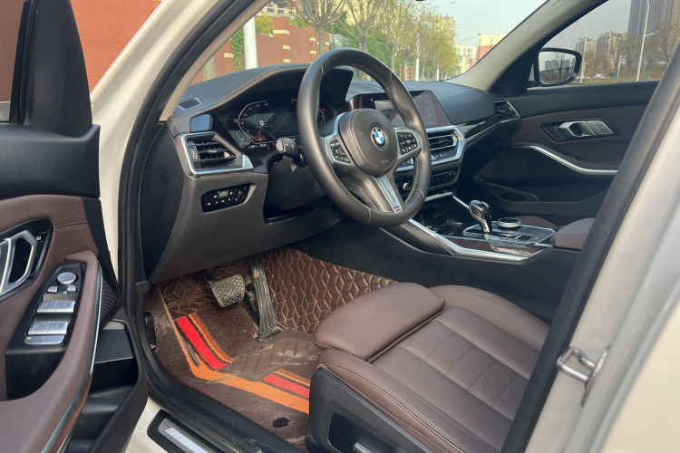 宝马3系 2021款 改款二 325Li M运动套装中控内饰7005