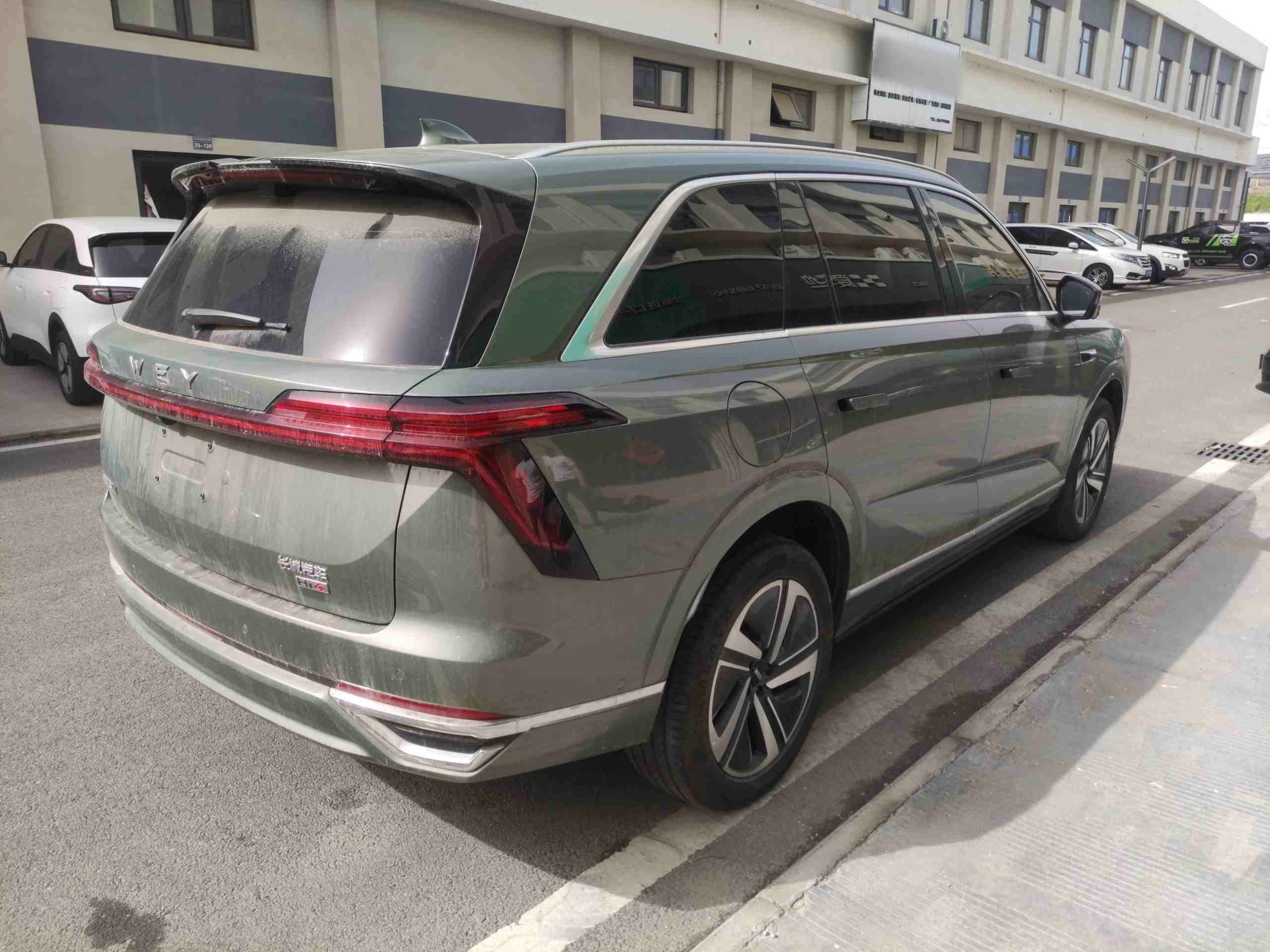 车辆右后45度外观展示
