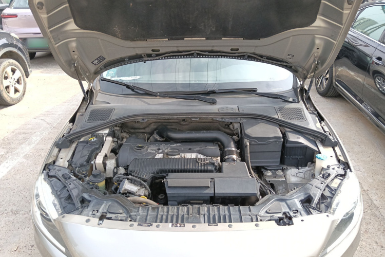 沃尔沃S60 2015款 S60L 2.0T 智行版机舱底盘24