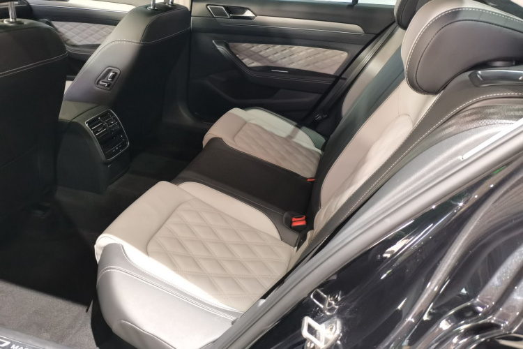 大众 迈腾 2023款 200万辆纪念版 330TSI DSG领先型中控内饰21