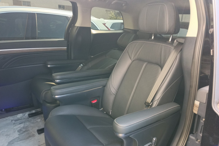 广汽传祺 传祺M8 2023款 领秀系列 390T 尊享版中控内饰7004