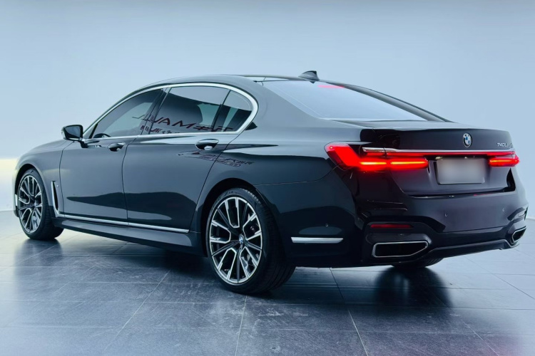 宝马7系 2021款 740Li 领先型 M运动套装车身外观6005