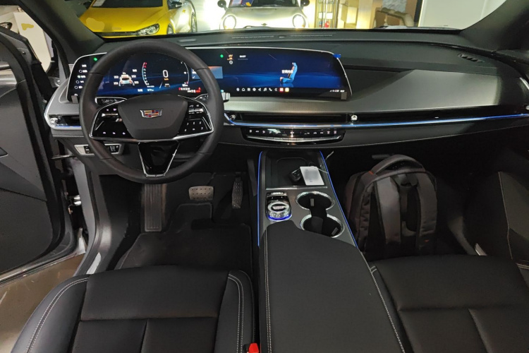 凯迪拉克XT5 2025款 2.0T 豪华型中控内饰12