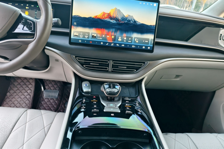 腾势D9 2022款 DM-i 970 四驱旗舰型中控内饰7009