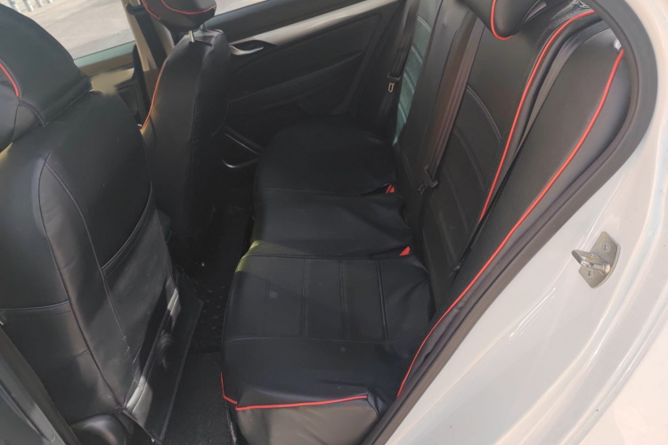 吉利汽车 帝豪 2020款 1.5L 手动豪华型中控内饰7004