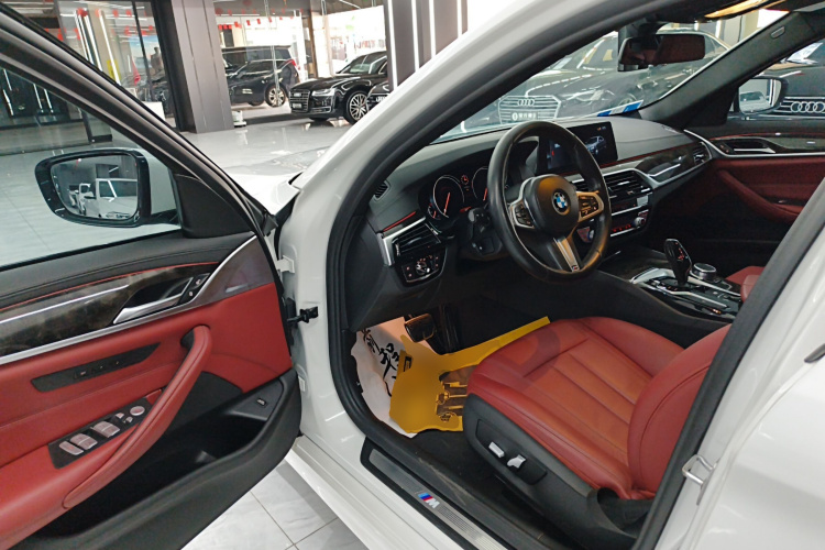 宝马5系 2018款 改款 530Li xDrive M运动套装中控内饰20