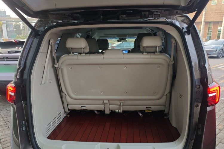 别克GL8 2023款 陆上公务舱 舒适型机舱底盘23