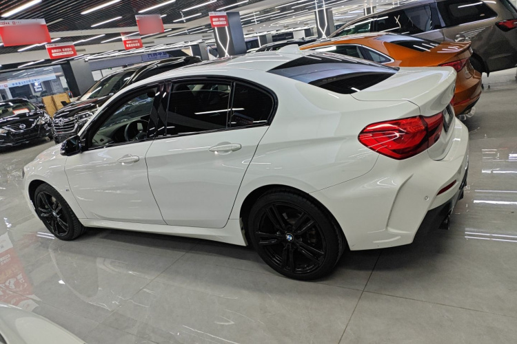 宝马1系 2021款 改款 125i M运动曜夜版车身外观4