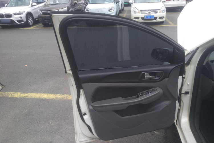 福特 福克斯 2013款 两厢经典 1.8L 自动基本型中控内饰7007