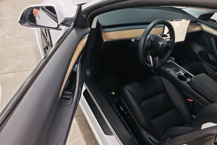 特斯拉 Model 3 2021款 改款 标准续航后驱升级版 3D1中控内饰7003