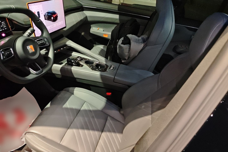 极氪001 2025款 YOU版 100kWh 四驱中控内饰19