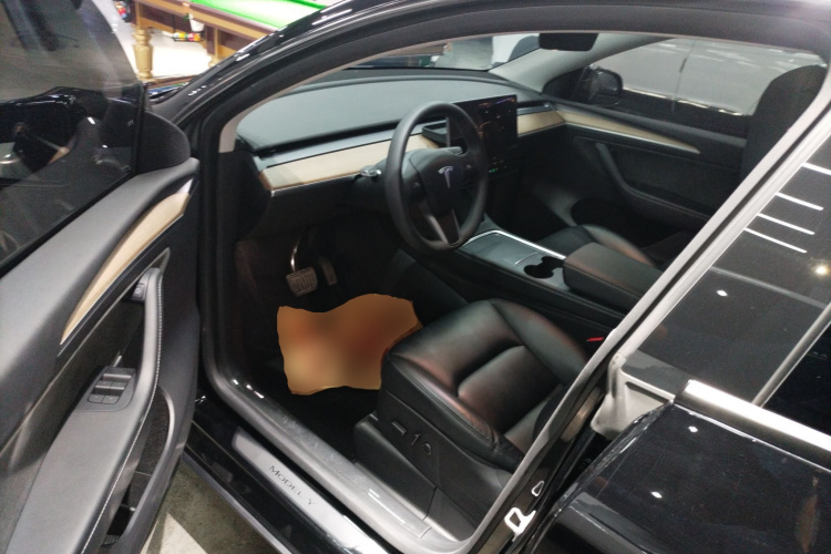 特斯拉 Model Y 2022款 改款 后轮驱动版中控内饰7003