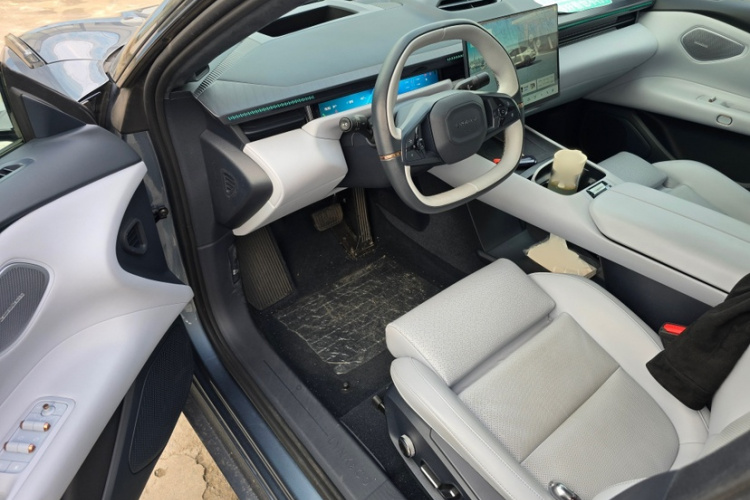 领克Z10 2024款 95kWh 702km四驱智驾Ultra中控内饰7009