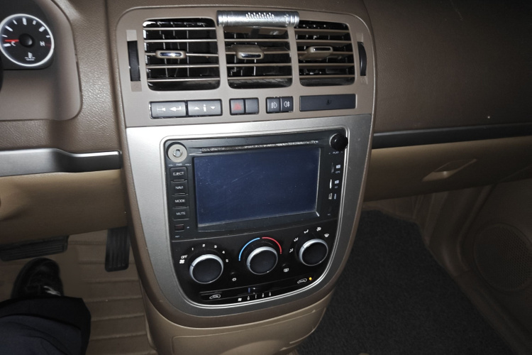 别克GL8 2014款 2.4L 经典版局部细节16