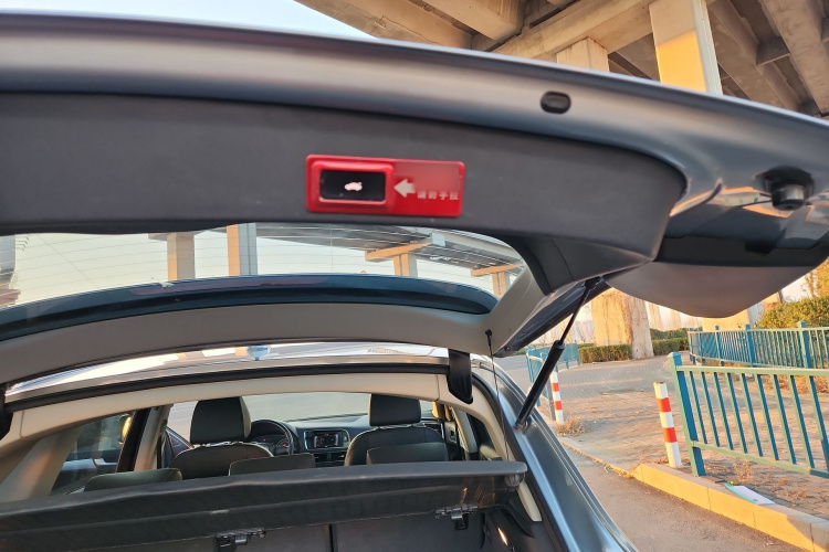 奥迪Q5 2011款 2.0TFSI 技术型局部细节9010