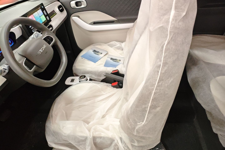 吉利银河 2025款 210km 熊猫骑士中控内饰19