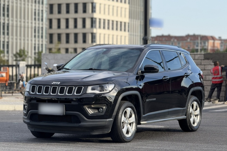 Jeep 指南者 2017款 200T 自动家享四驱版车身外观1