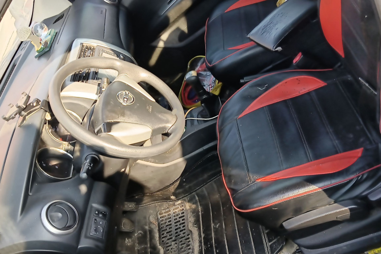 日产 骊威 2013款 1.6XL 手动豪华版中控内饰19