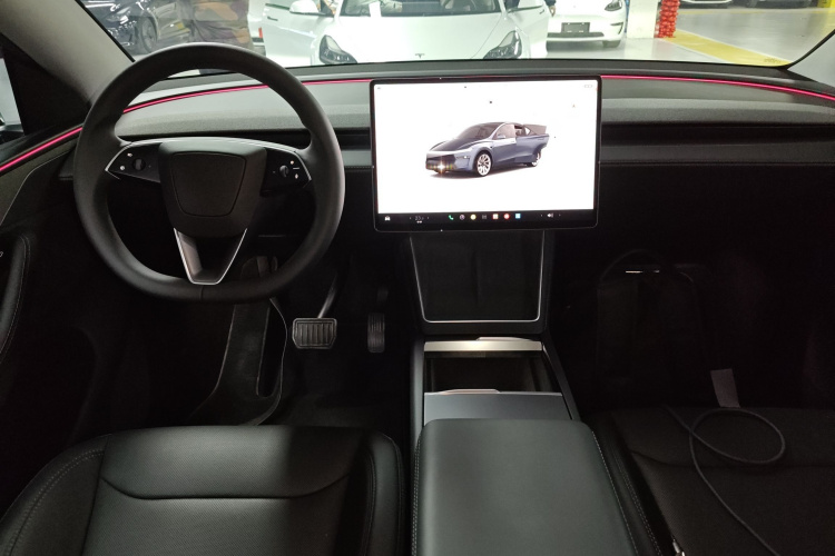特斯拉 Model Y 2025款 长续航全轮驱动版中控内饰7002